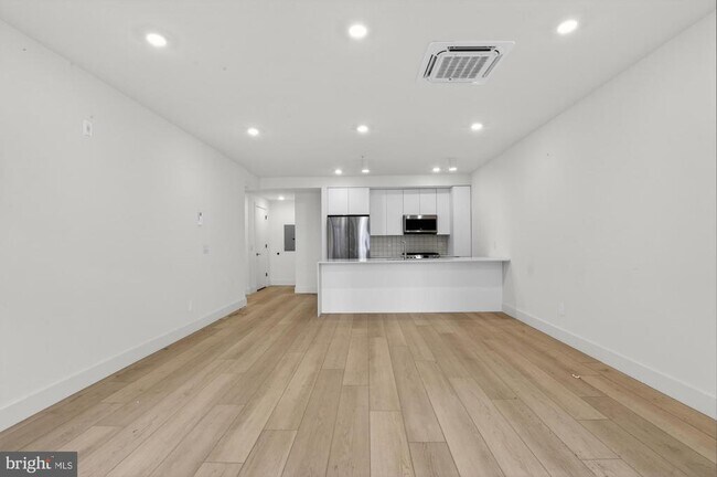 Building Photo - 2007 Cambridge St