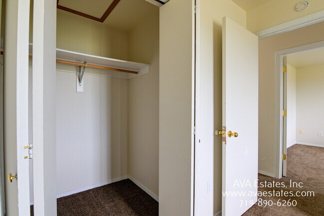 Building Photo - 531 S Angus Ave