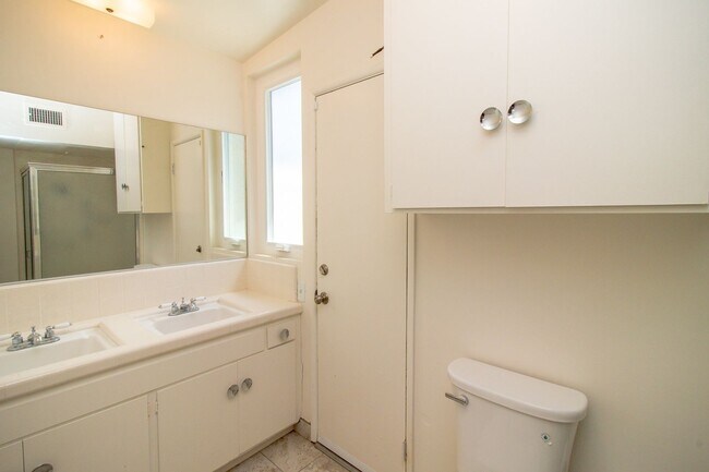 Building Photo - Spacious 2-Bedroom Home with Private Pool & Office In the Cove!