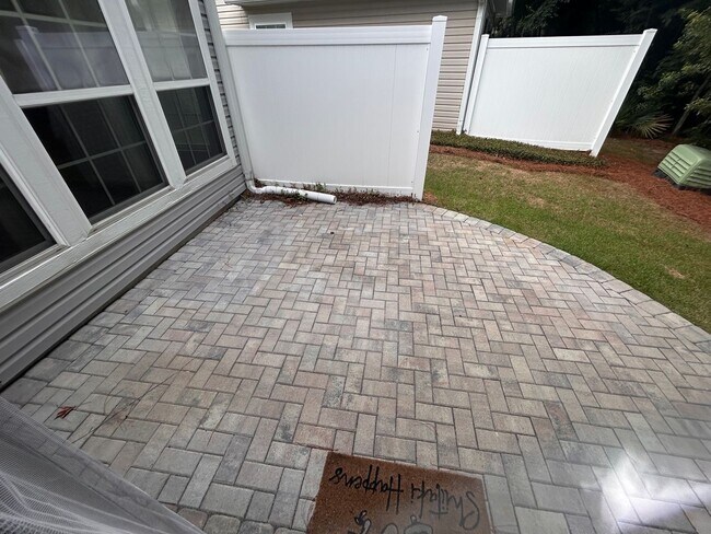 Building Photo - Amazing 3BR Townhome in The Pines at Charleston Park!