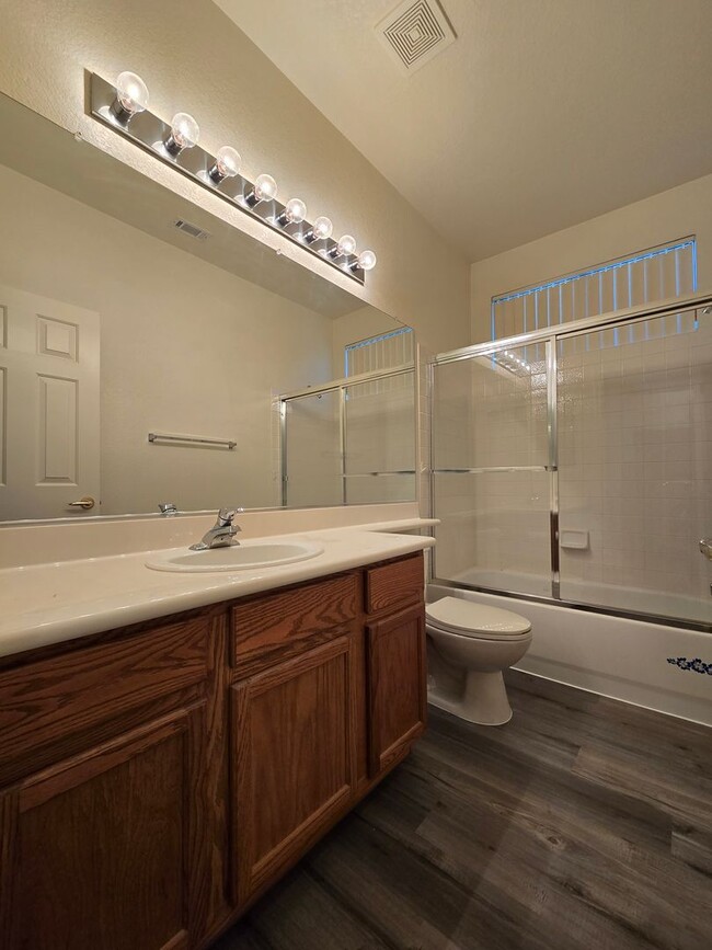 Building Photo - A Fabulous 3 Bedroom Home in Seven Hills