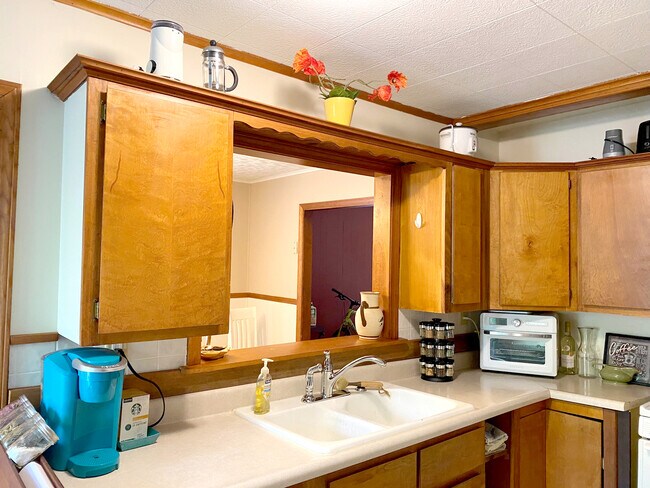 Building Photo - 606 S Webber St