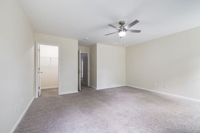Building Photo - Spacious Custom 8 Bed 4.5 Bath Home on Lar...
