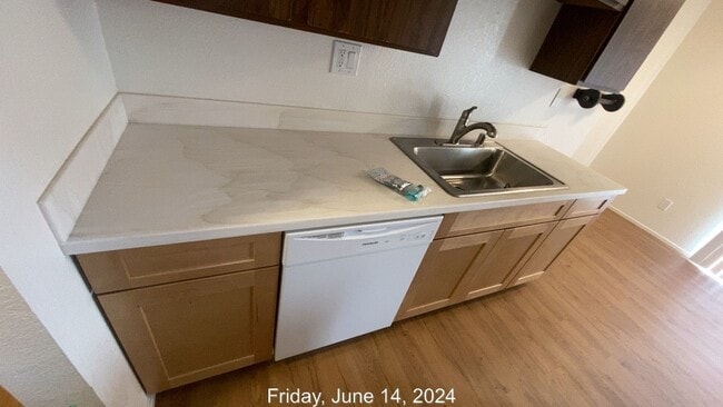 Building Photo - 2 Bed/1.5 Bath Updated Condo Near SMART/Hwy 101/Raleys Shopping Plaza/Washer-Dryer in Unit