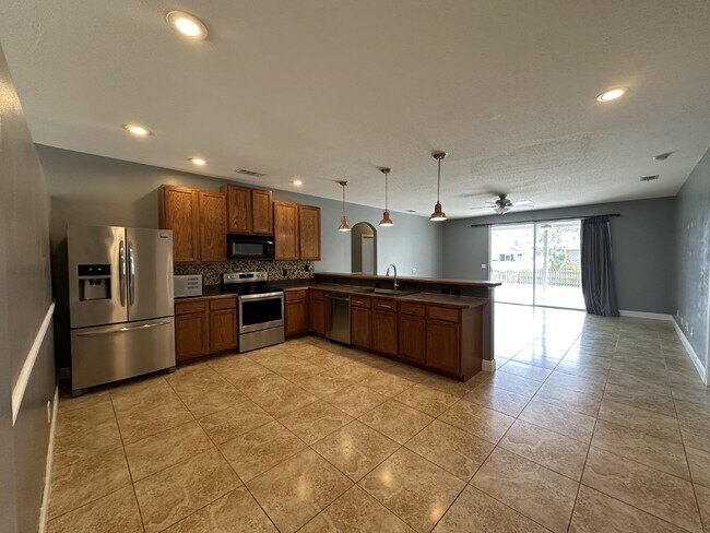 Building Photo - Spacious 4-Bedroom Home in Melbourne, FL w...