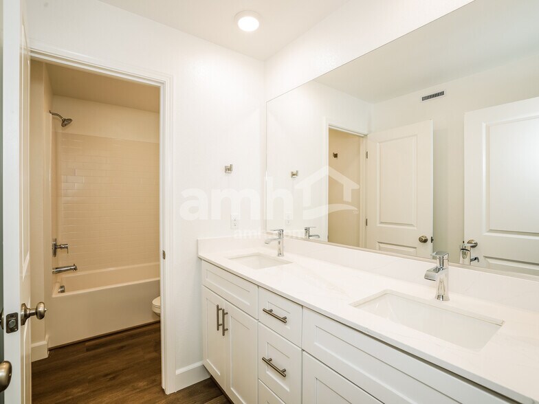 Building Photo - 6495 Enlightenment Dr