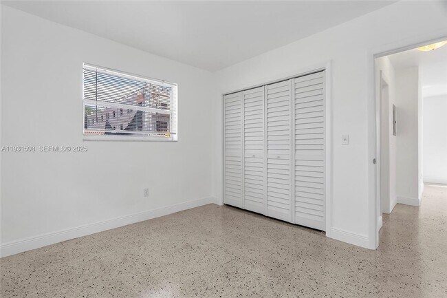 Building Photo - 644 SW 10th St