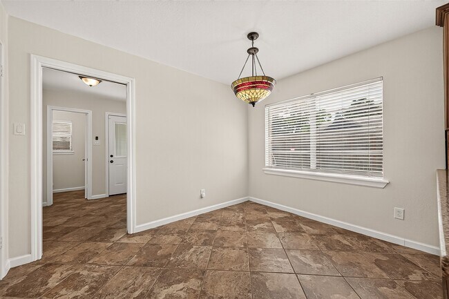 Building Photo - 12411 Pinerock Ln