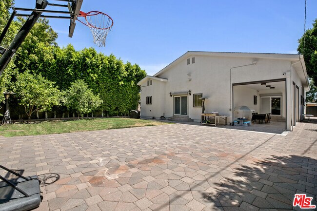 Building Photo - 12643 Archwood St