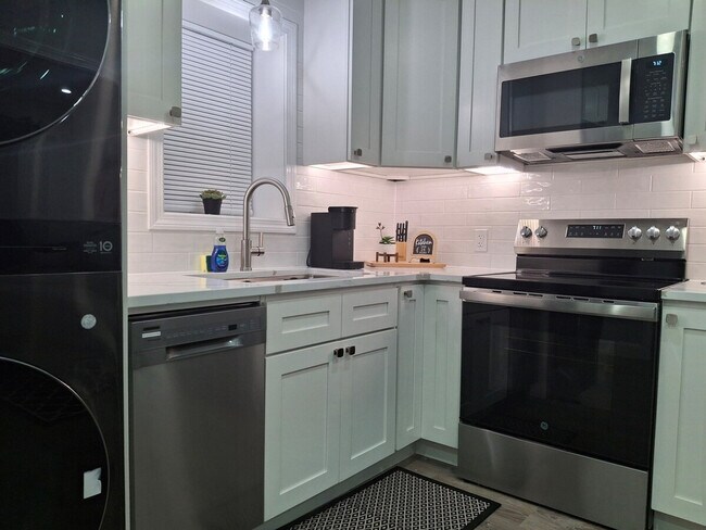 Building Photo - 1111 Atwells Ave