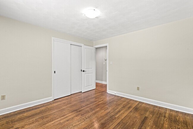 Building Photo - 181 Moss Hill Rd