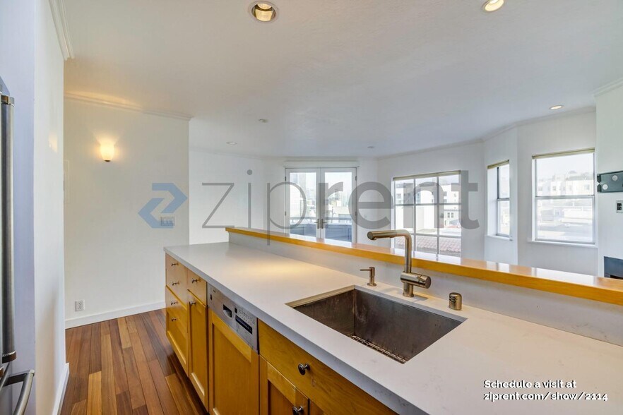 Building Photo - 66 Bernard St