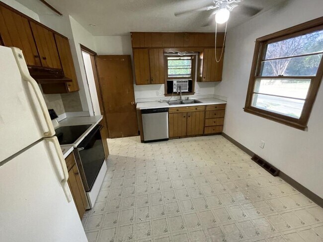 Building Photo - 4619 Aurora Ave