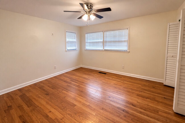 Building Photo - 800 N Briarcliff Rd