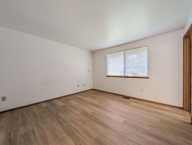 Building Photo - Tri-Level Home w/ Bonus Room, 2-Car Garage & Fenced Yard!