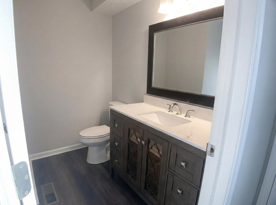 Building Photo - 6571 Schenk Ave