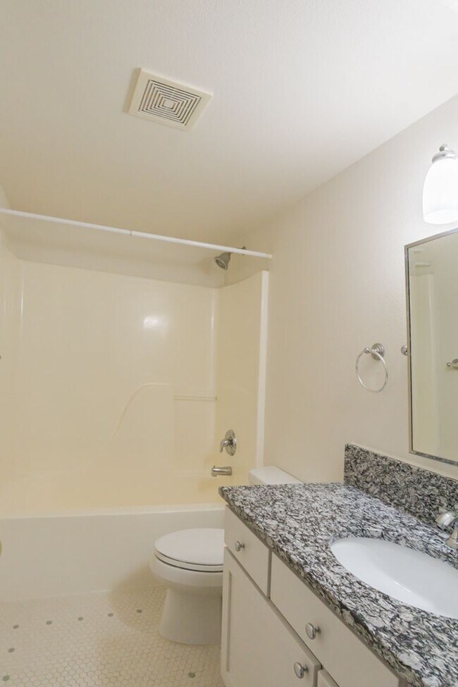 Building Photo - 1bd/1ba Seattle Condo