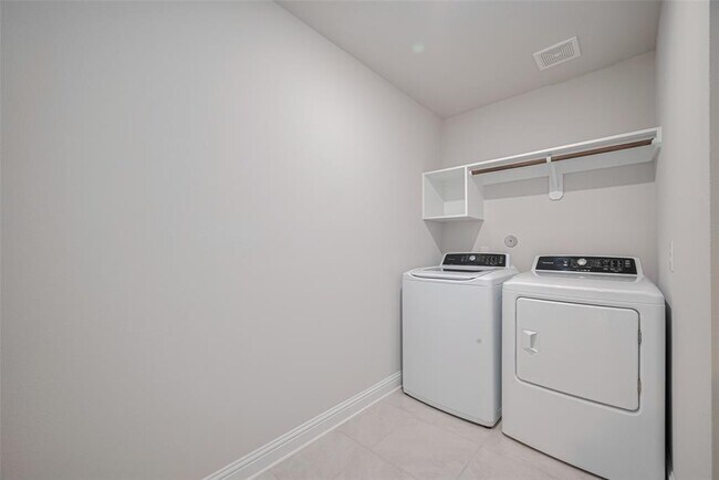 Building Photo - 108 Eliana Shores Dr