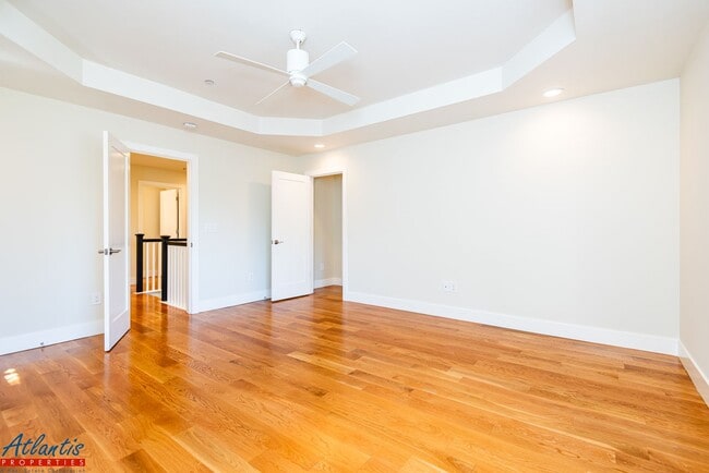 Building Photo - Gorgeous Mountain View Home Near Downtown