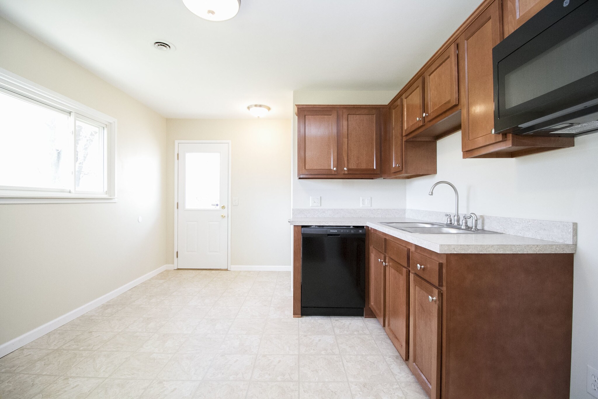 Building Photo - 5262 Spicer Rd