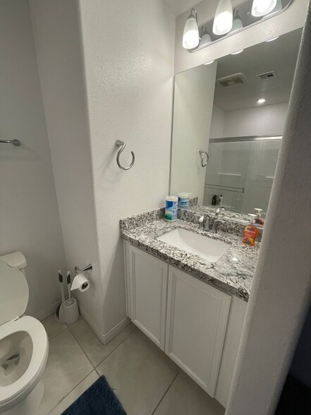 Building Photo - 650 Vetiver Ln