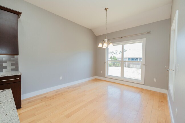 Building Photo - 133 Alicia Dr