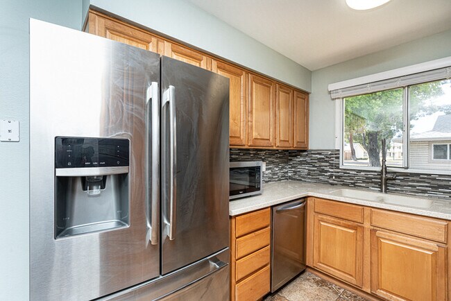 Building Photo - Great Tempe Townhouse