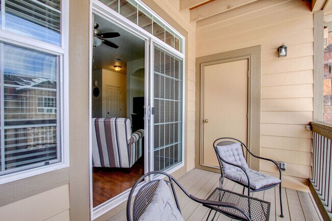 Building Photo - Stylish & Convenient Furnished Condo for Rent