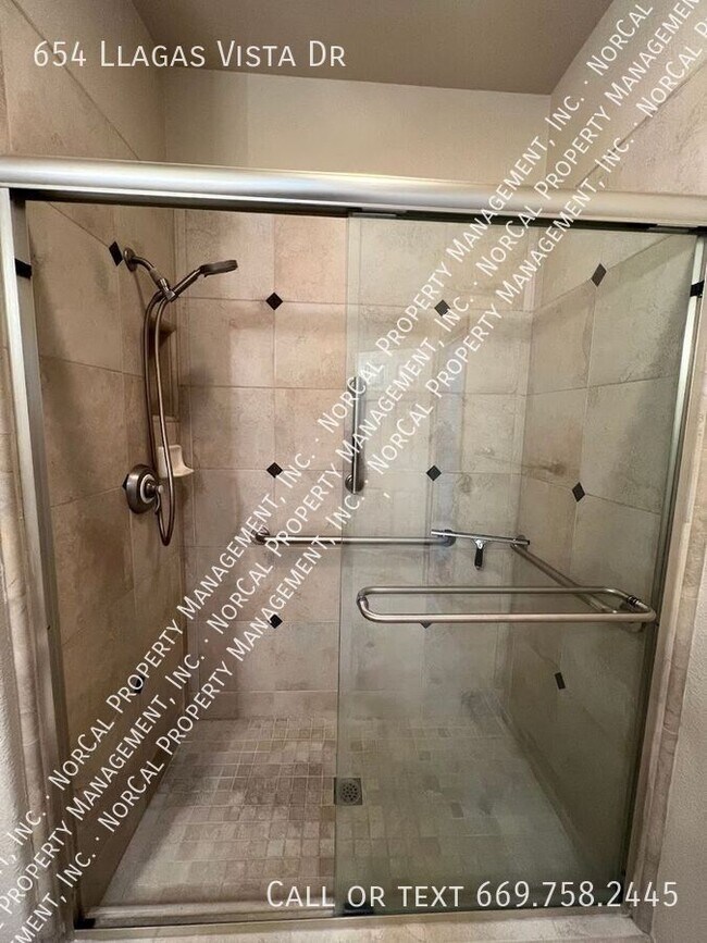 Building Photo - 654 Llagas Vista Dr