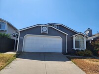 Building Photo - 3 Bedroom 2 Bath in HOA Community with Com...