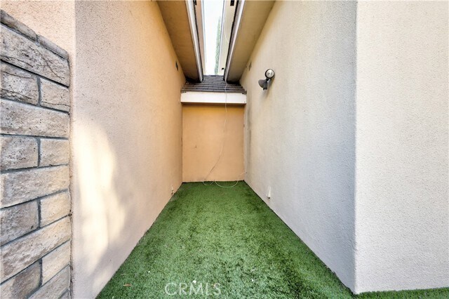 Building Photo - 529 S 5th Ave