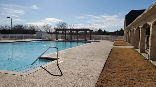 Building Photo - 1621 Colonial Dr