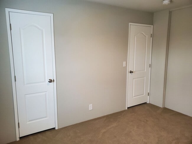 Building Photo - 65203 Hull Ln
