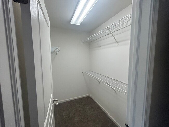 Building Photo - 508 Metropolitan St