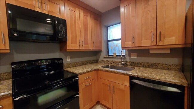 Building Photo - 3831 Cocoplum Cir