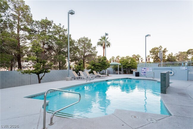 Building Photo - 360 E Desert Inn Rd