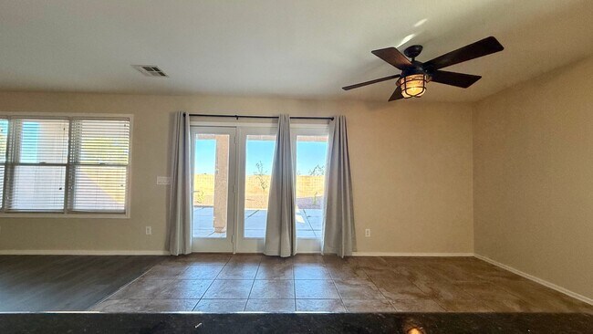 Building Photo - Spacious Surprise home with large backyard