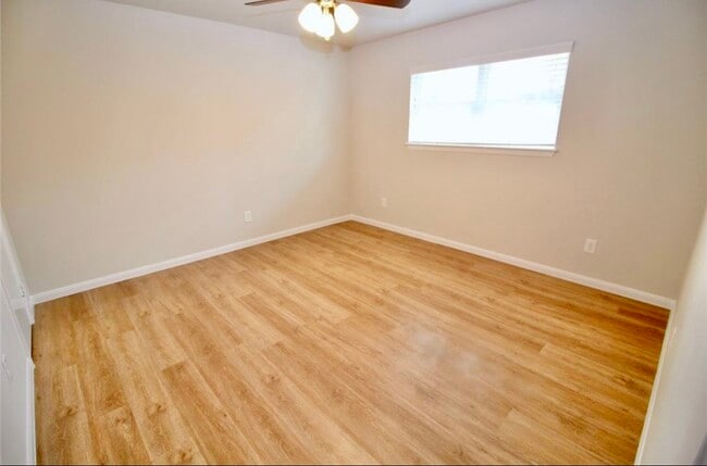 Building Photo - 407 Stadium Ln