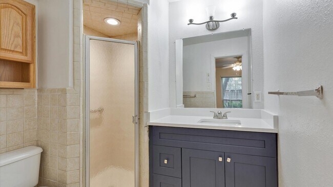 Building Photo - Stylish First-Floor Living in the Heart of San Antonio