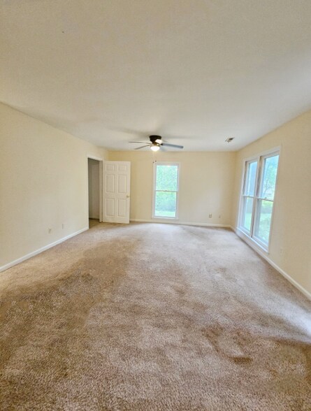 Building Photo - 1421 Bogart St