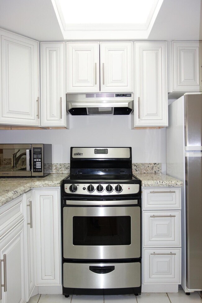 Building Photo - 2020 Terra Mar Dr