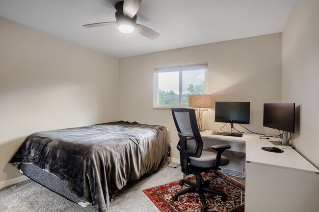 Building Photo - 1530 Greenbriar Blvd