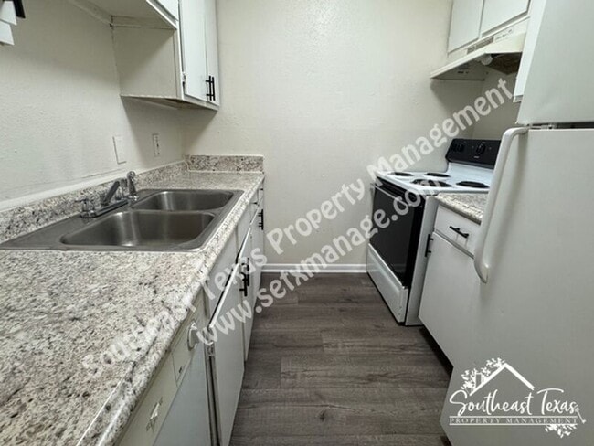 Building Photo - 401 Pinchback Rd