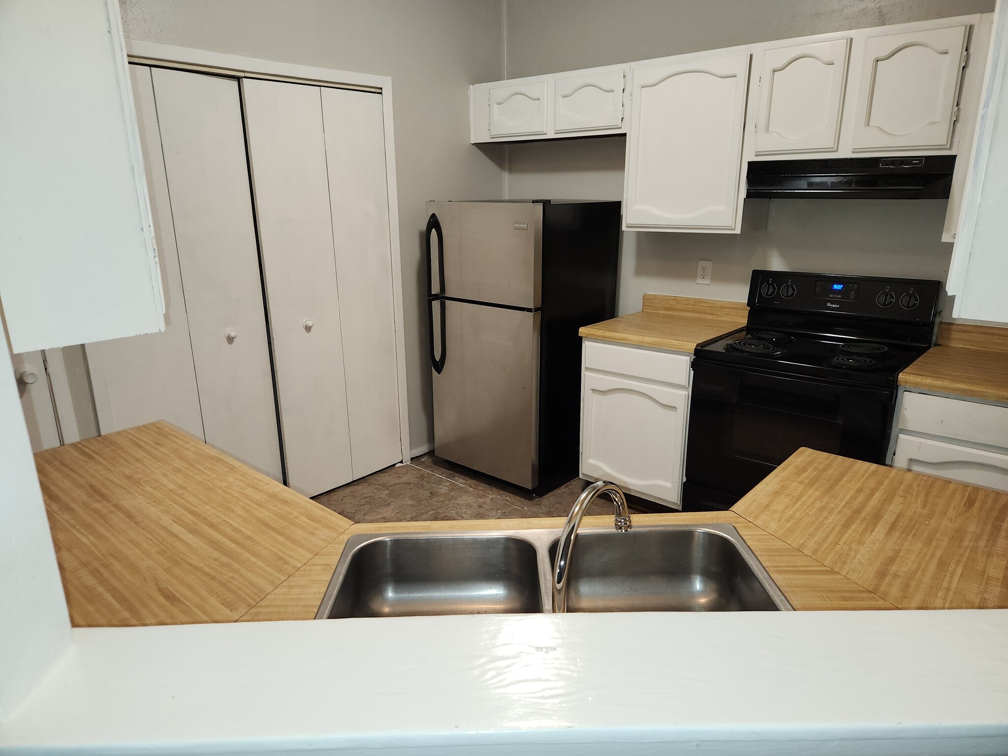 Building Photo - 6824 Oldham