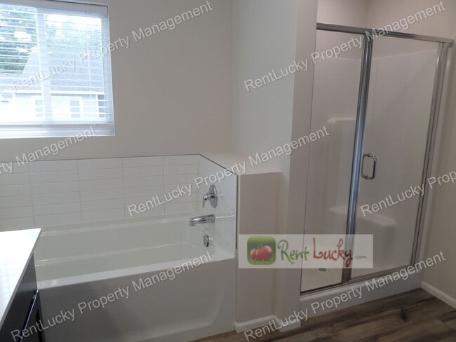 Building Photo - Fantastic 3-Bedroom + Den + Bonus Room Home with A/C in Milton!