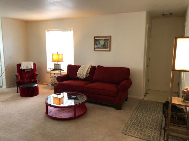 Building Photo - 2 Bedroom, 2 Bathroom Centrally Located Condo