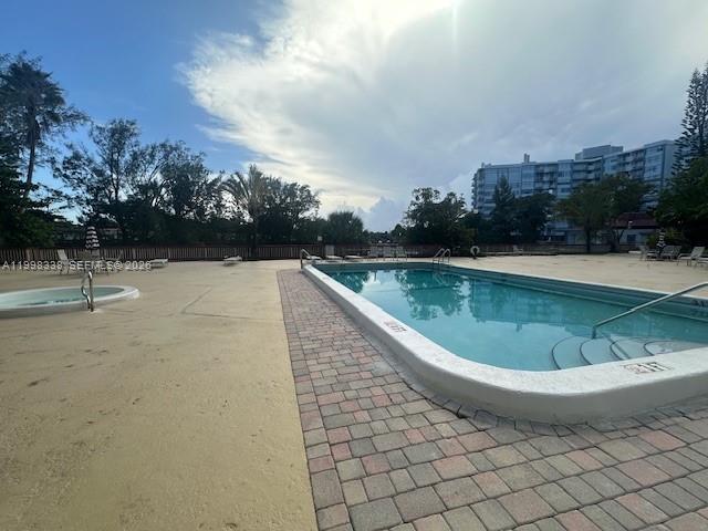 Building Photo - 1300 NE Miami Gardens Dr