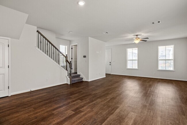 Building Photo - Beautiful Northfields Home | Quartz Counters, Open Floor Plan & Appliances Included