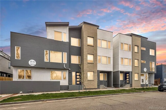 Building Photo - 3735 Kalamath St