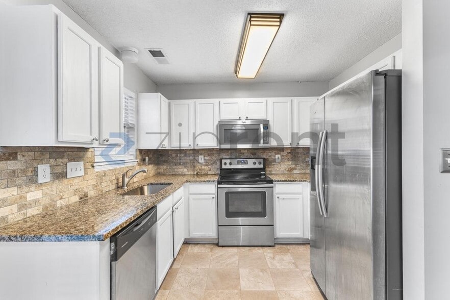 Building Photo - 922 Treasure Pl SW